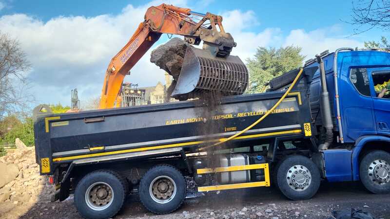 8 wheel tipper hire for removing rubble and soil from construction sites in Edinburgh, click here for a tipper hire quote
