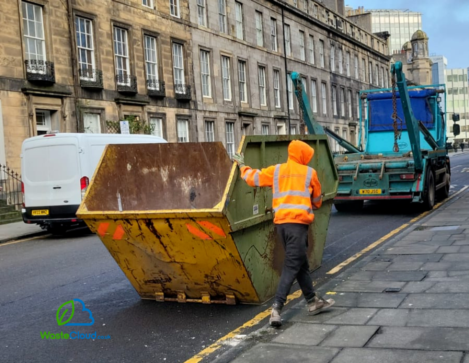 Skip Hire in Edinburgh city centre, click here and book local wait and load skips online in the Edinburgh area